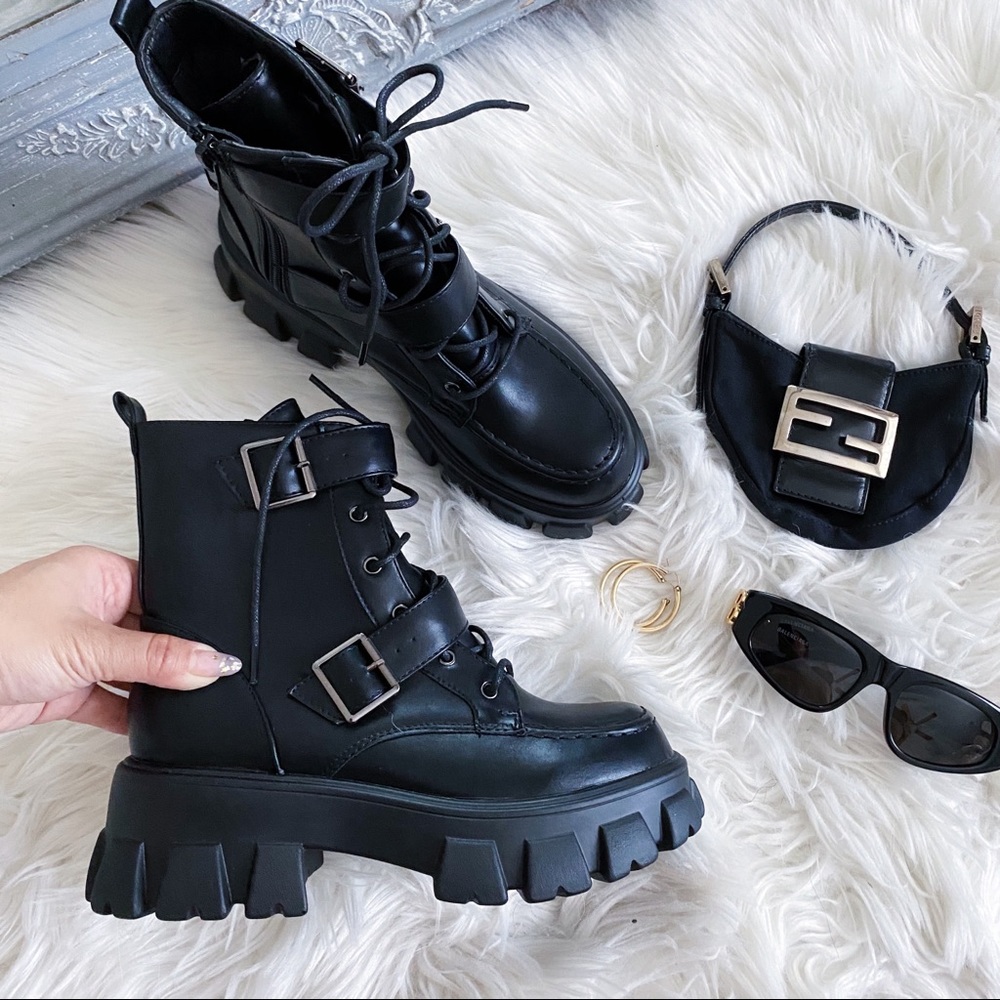 NEW 🖤 Black Lug Sole Platform Lace Up Boot - Picture 8 of 14